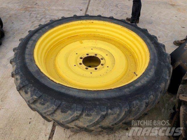  300/95R46 Neumáticos, ruedas y llantas