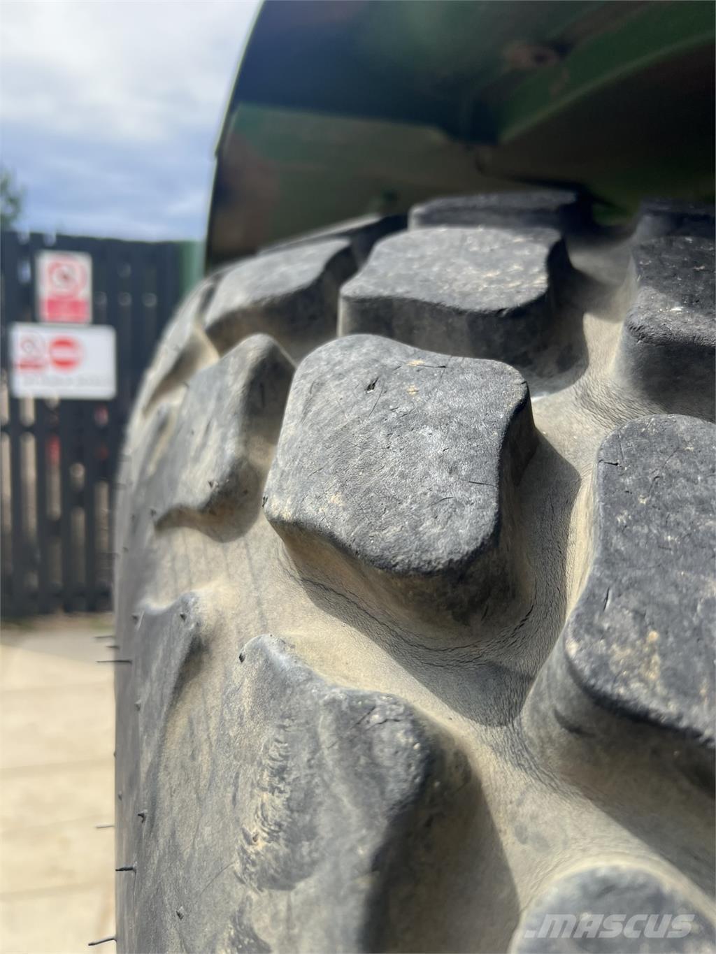 John Deere 5075E Tractores