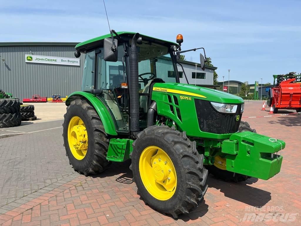 John Deere 5075E Tractores