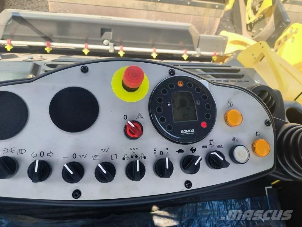 Bomag BW 203 AD-4 Rodillos de doble tambor