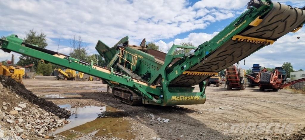 McCloskey R230 Machacadoras