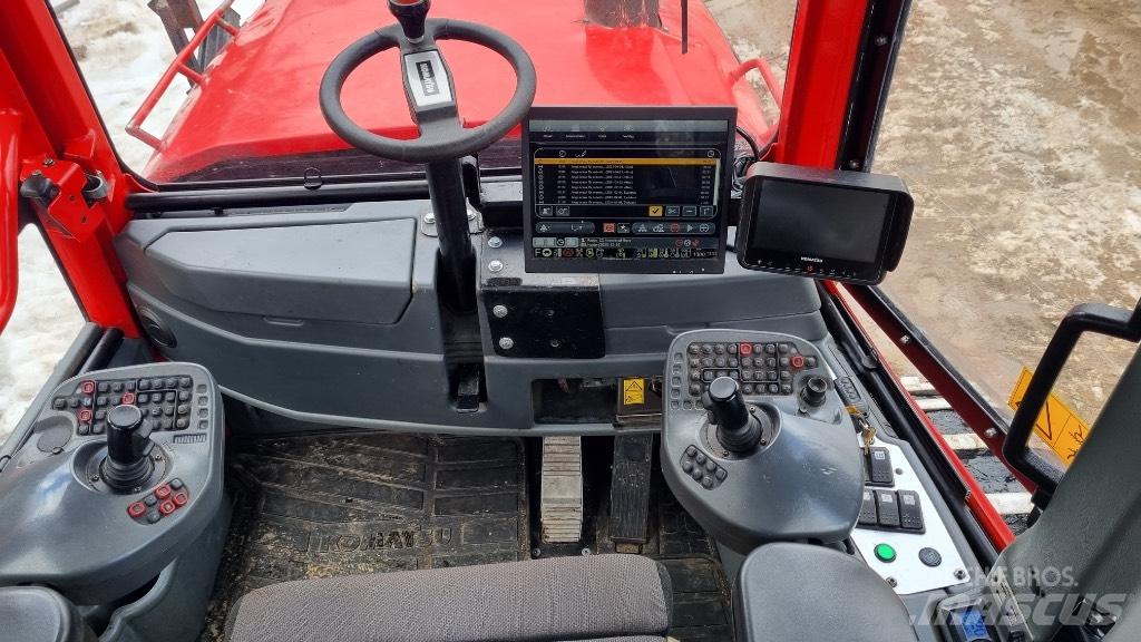 Komatsu 895 Autocargadoras
