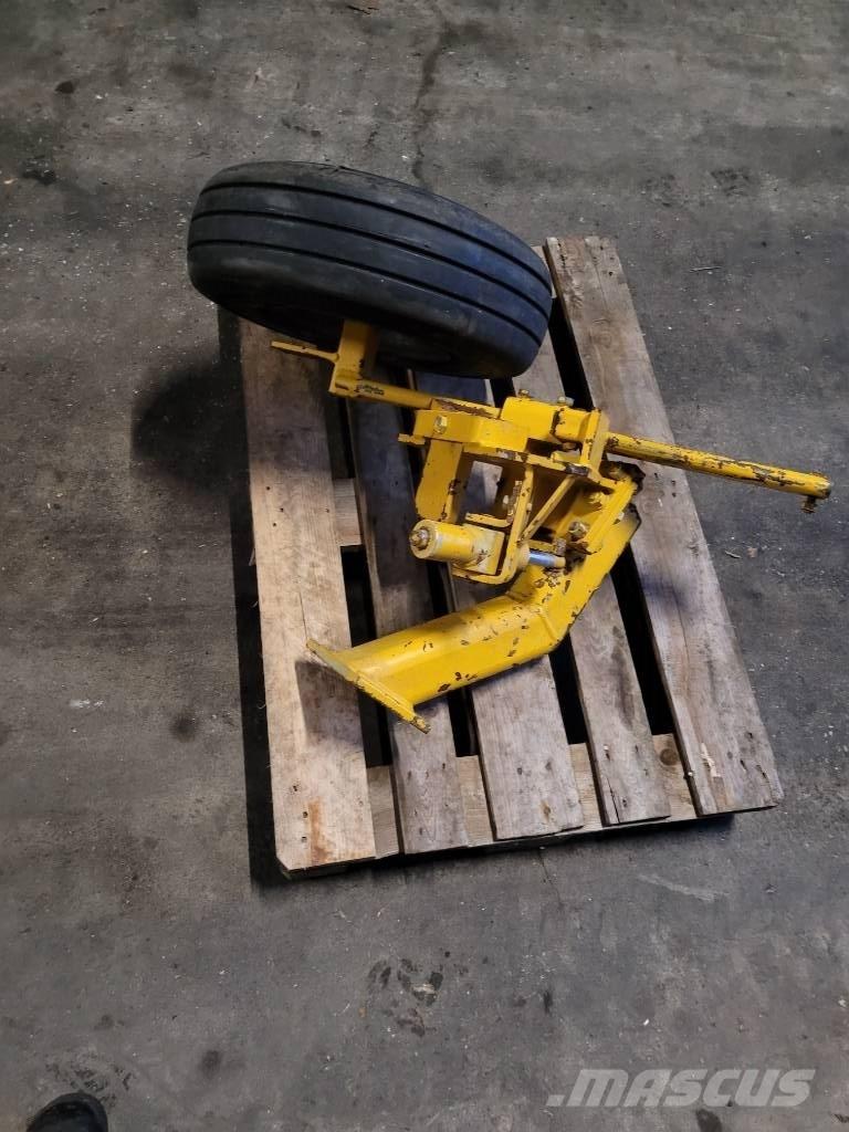 Rumptstad Ploeg wiel Arados reversibles suspendidos