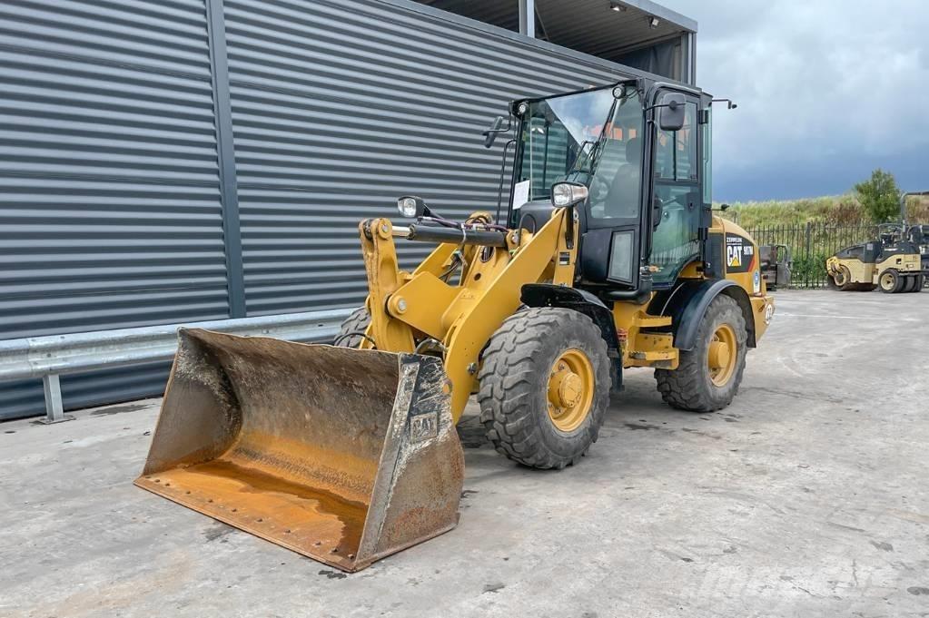CAT 907M Cargadoras sobre ruedas