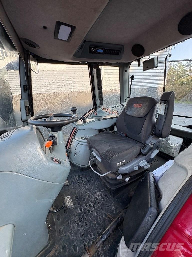 Valtra N 143 Tractores