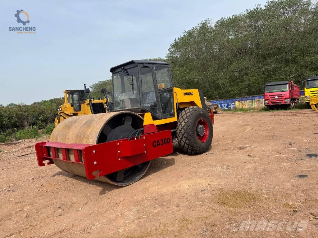 Dynapac CA 30 D Rodillos de un solo tambor