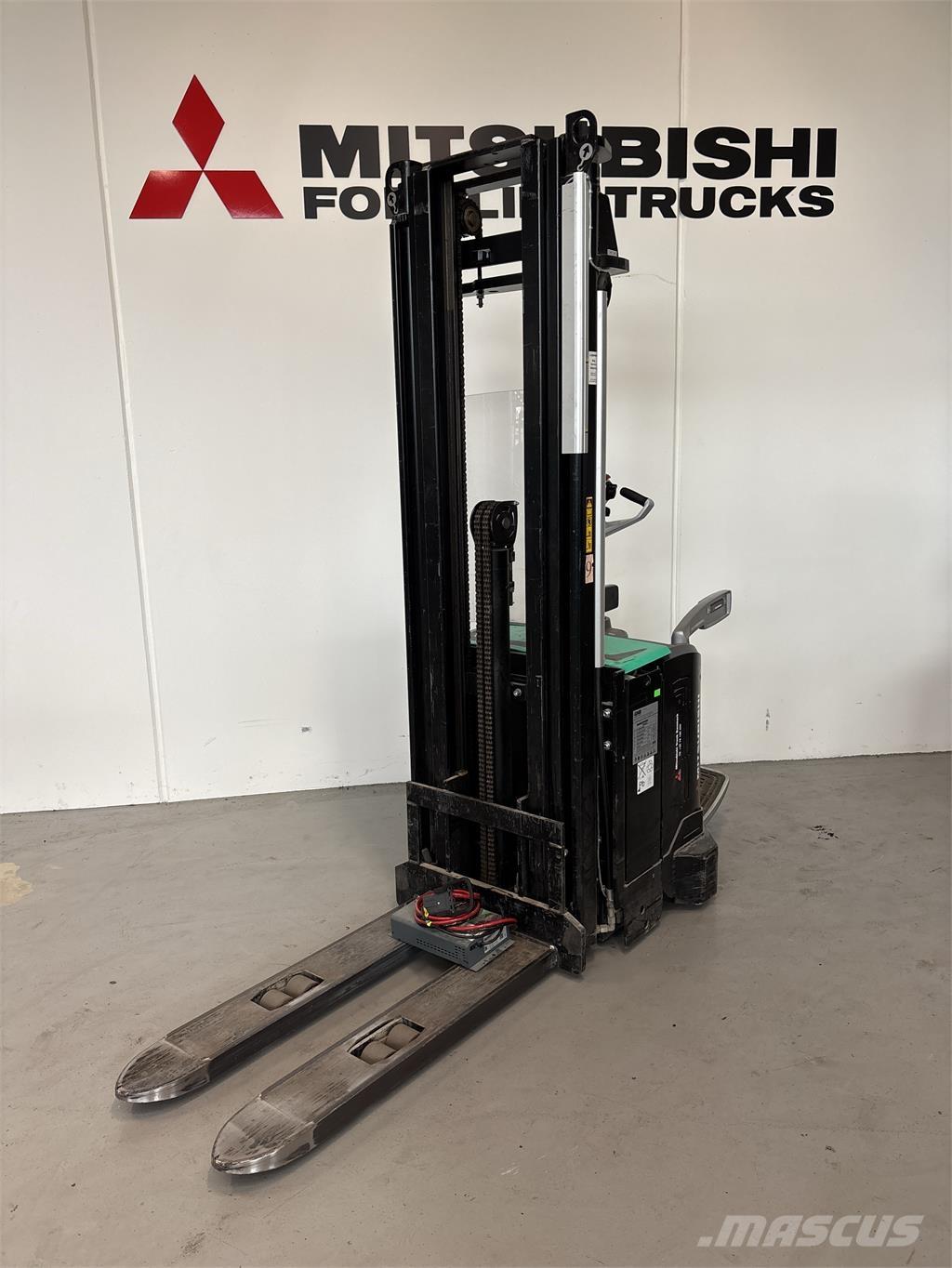 Mitsubishi SBV16N Apiladores eléctricos autopropulsados