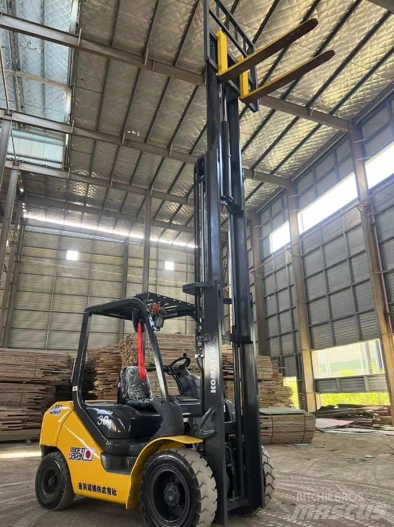 Komatsu FD 30 T-17 Carretillas diesel
