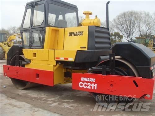 Dynapac CC 211 Rodillos de doble tambor