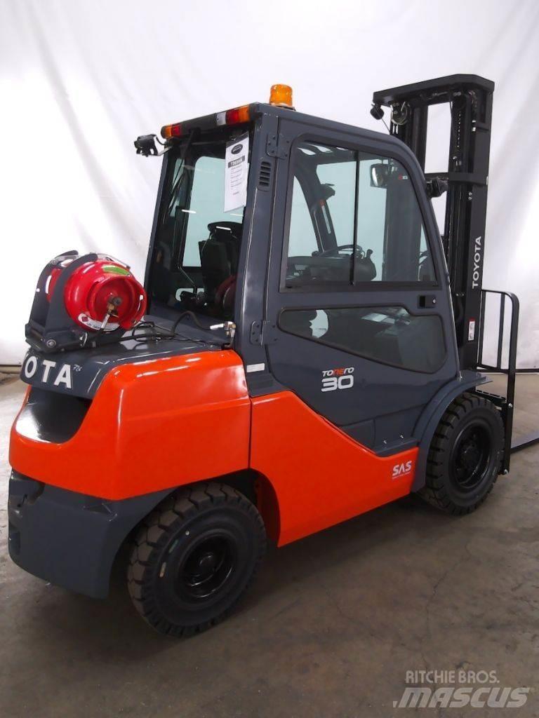Toyota 02-8FGF30 Carretillas LPG