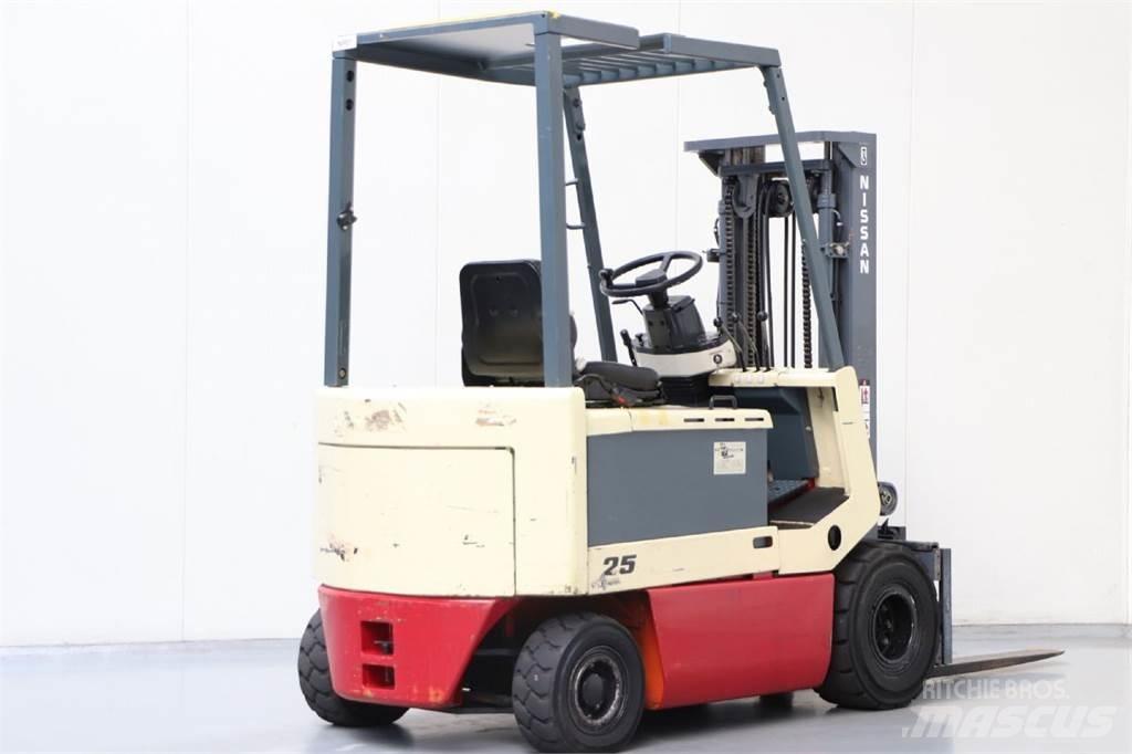 Nissan UM02L25U Carretillas de horquilla eléctrica