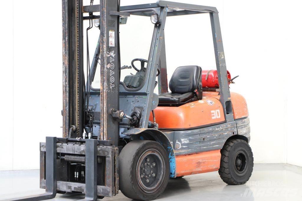 Toyota 02-6FGF30 Carretillas LPG