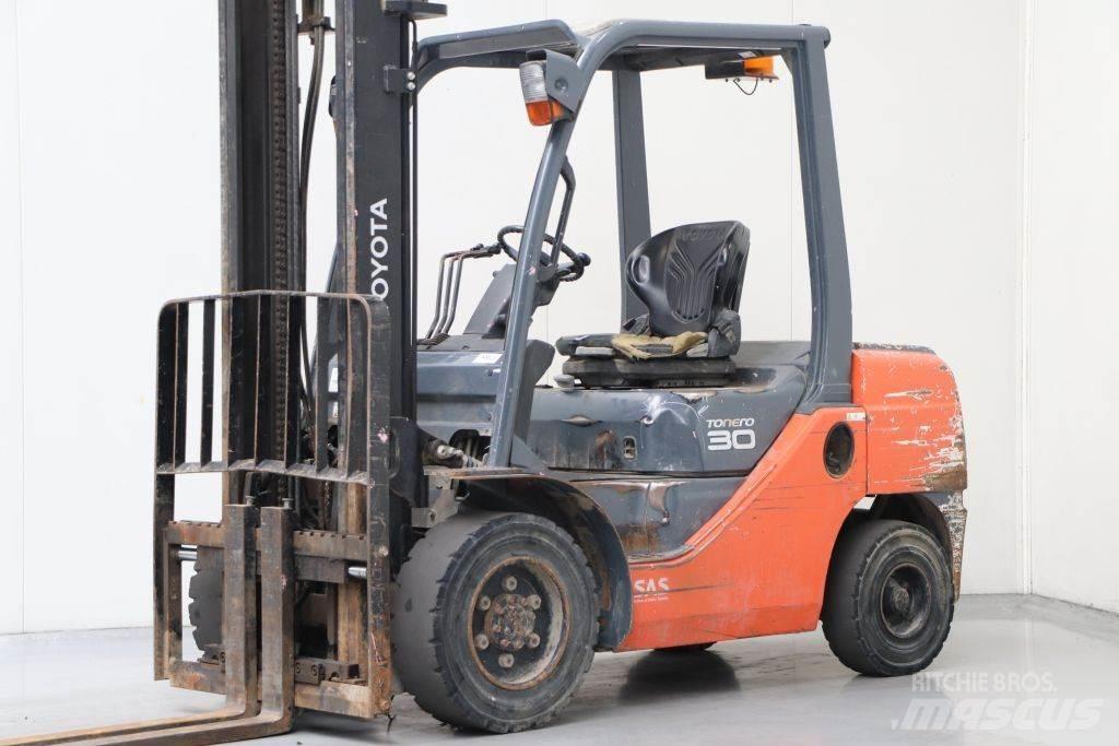 Toyota 02-8FDF30 Carretillas diesel