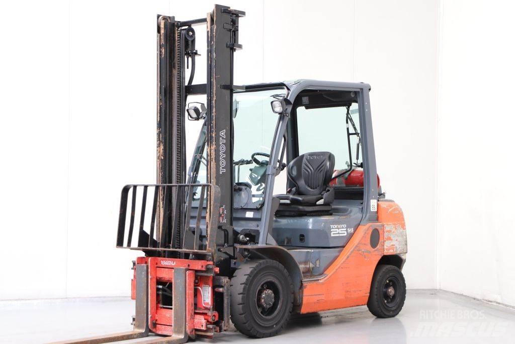 Toyota 02-8FGF25 Carretillas LPG
