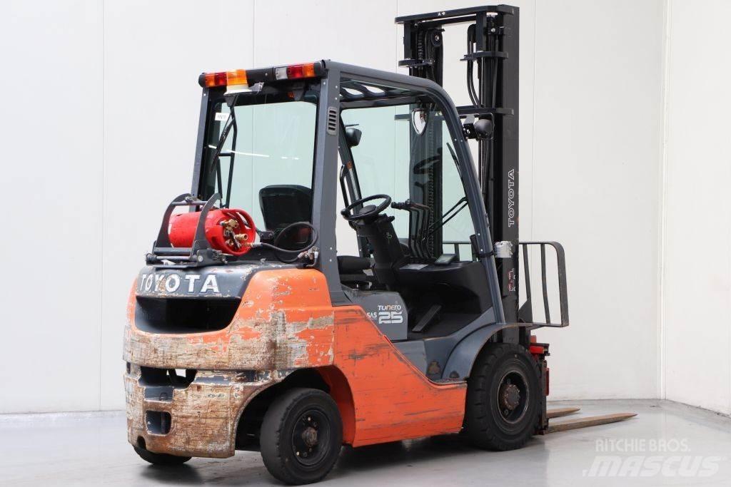 Toyota 02-8FGF25 Carretillas LPG