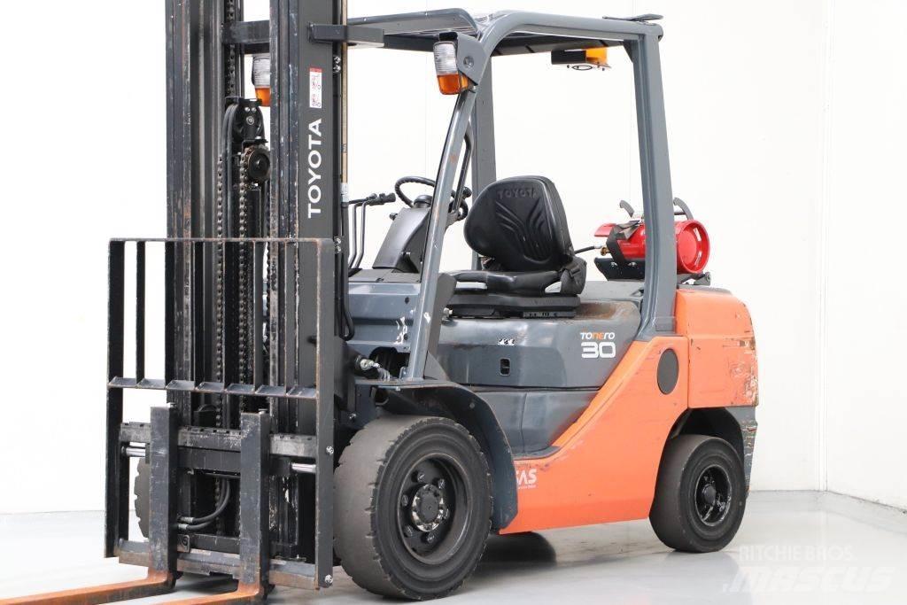 Toyota 02-8FGF30 Carretillas LPG