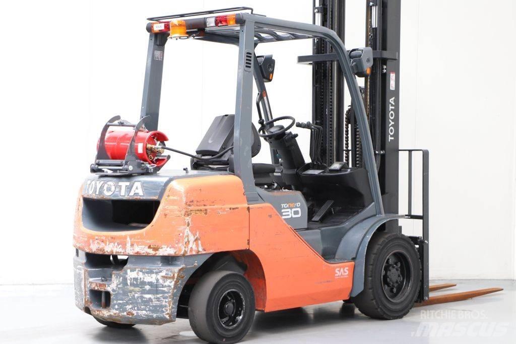 Toyota 02-8FGF30 Carretillas LPG