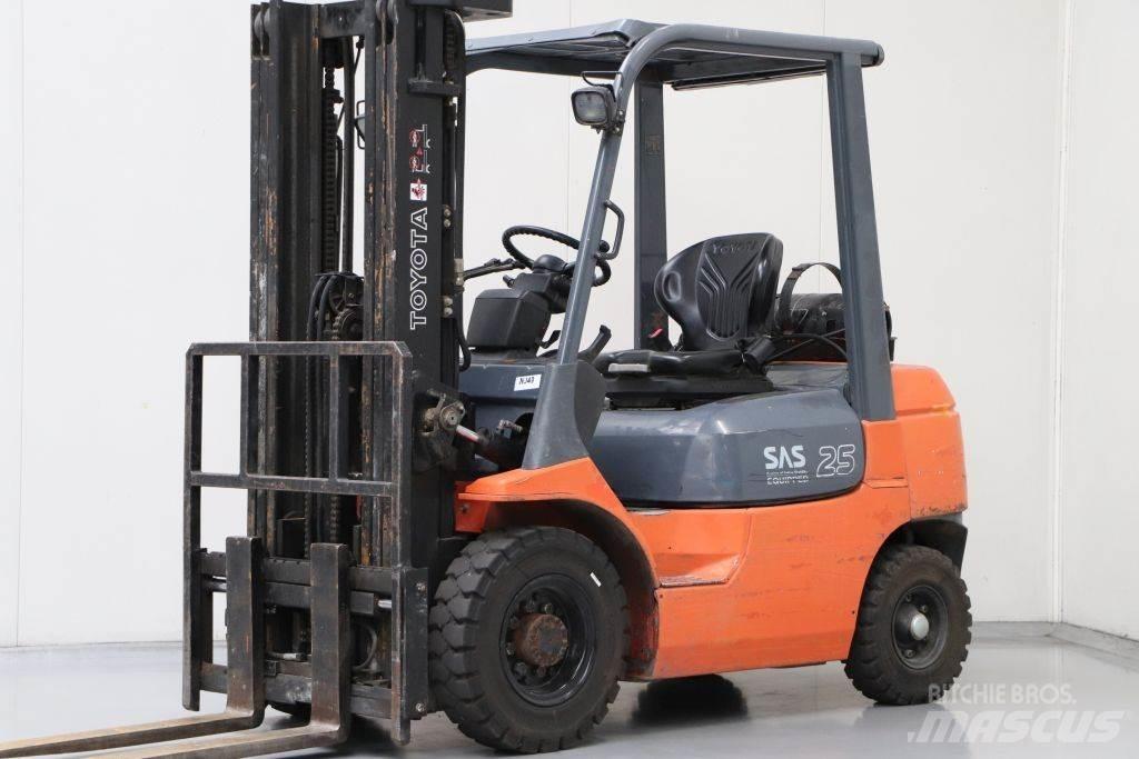 Toyota 42-7FGF25 Carretillas LPG