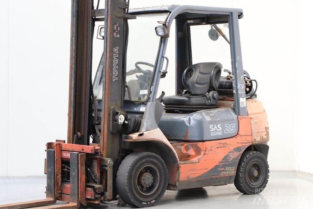 Toyota 42-7FGF25 Carretillas LPG