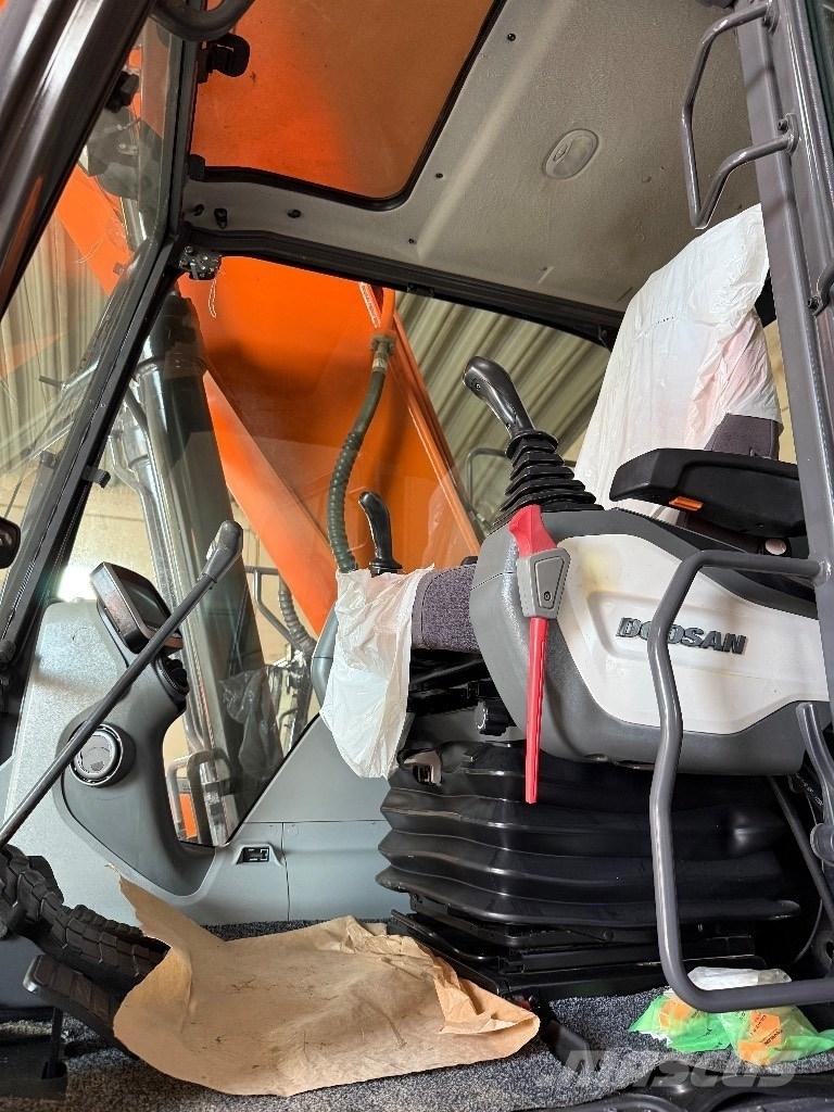 Dossan DX225Lc-5 Excavadoras de cadenas