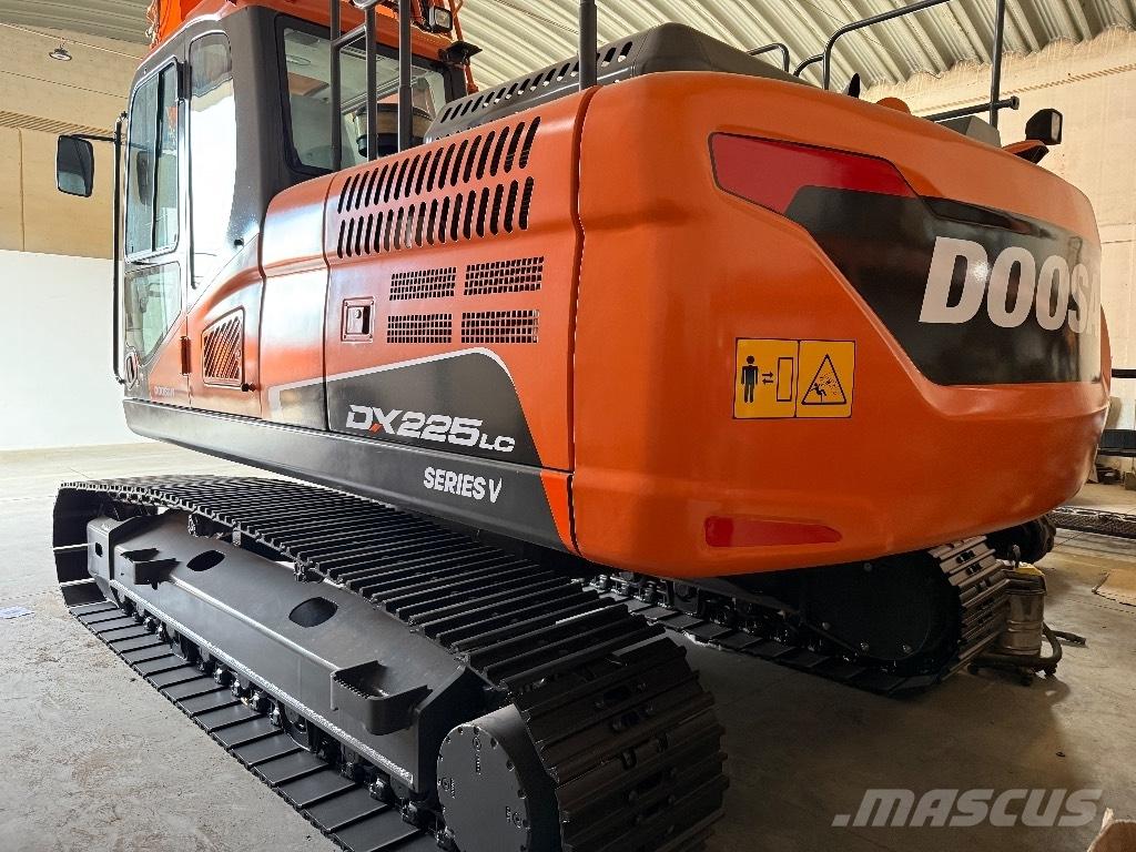  Dossan DX225Lc-5 Excavadoras de cadenas