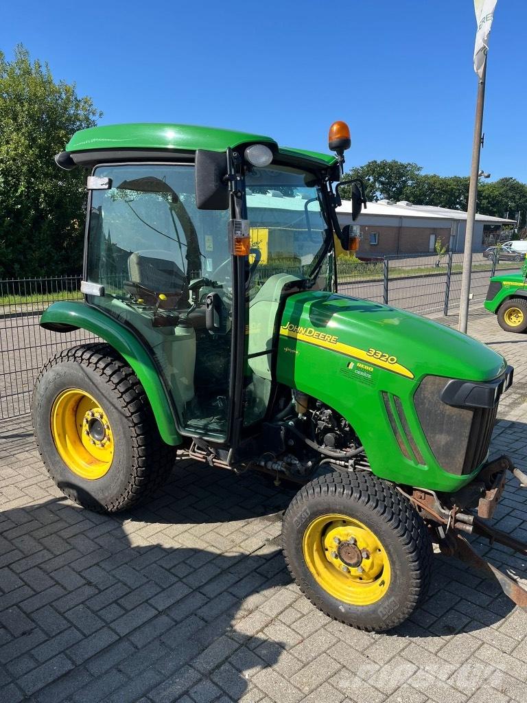 John Deere 3320 Tractores compactos