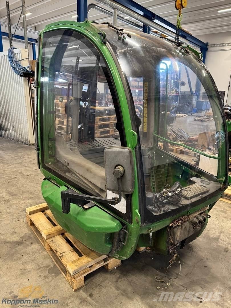 John Deere 1210E Cabinas e interior