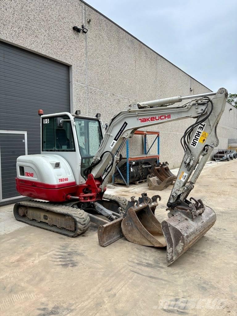 Takeuchi TB 240 Mini excavadoras < 7t