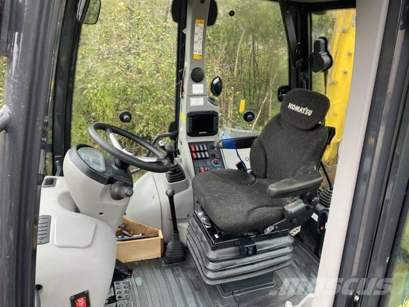 Komatsu WB 93 R-8 Retrocargadoras