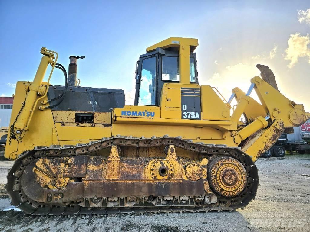 Komatsu D 375 A-1 Buldozer sobre oruga