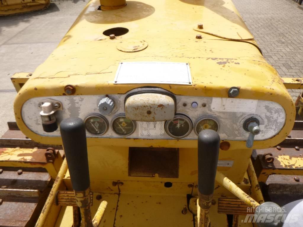 CAT D 4 D Buldozer sobre oruga