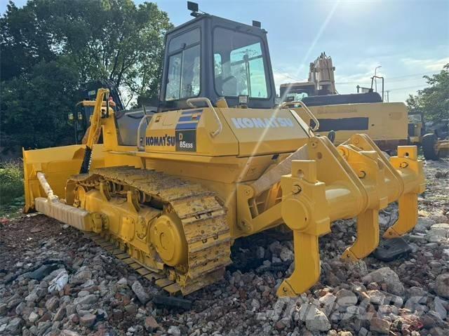 Komatsu D 85 EX Buldozer sobre oruga