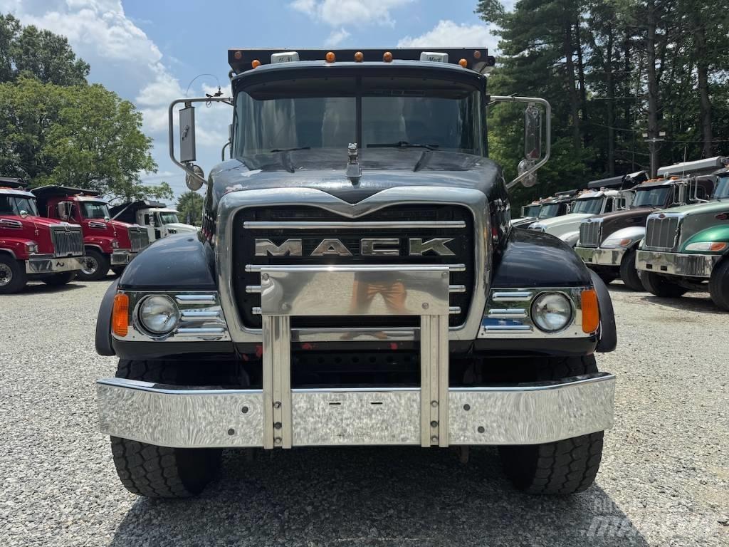 Mack Granite CV 713 Camiones bañeras basculantes o volquetes