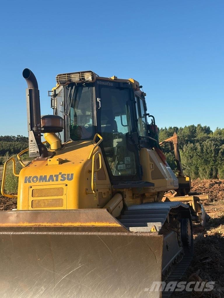 Komatsu D 61 EX-23 Buldozer sobre oruga