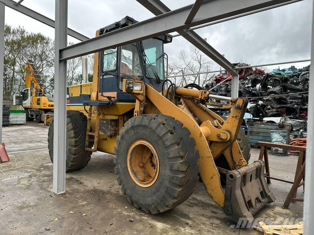 Komatsu WA200 Cargadoras sobre ruedas