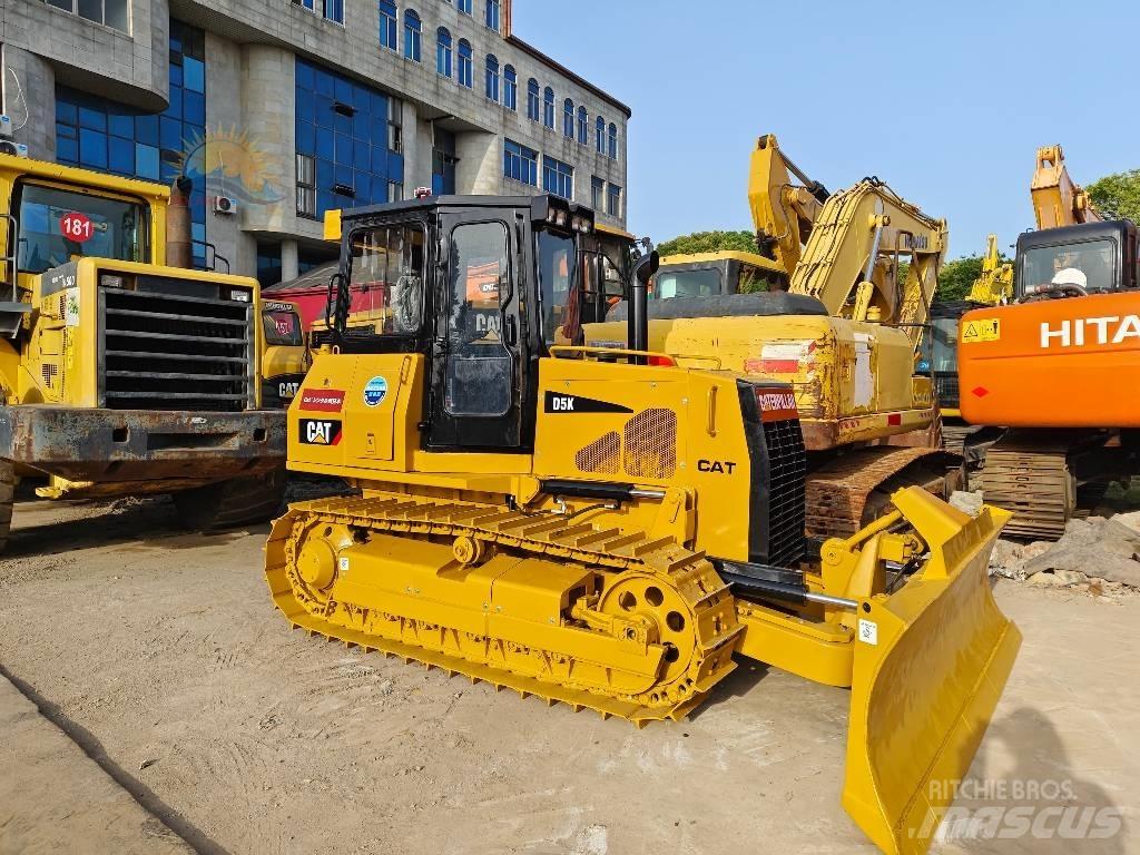 CAT D 5 K Buldozer sobre oruga