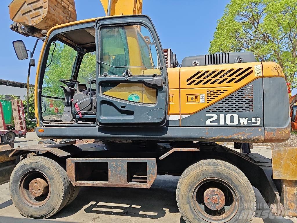 Hyundai R210W-9 Excavadoras de ruedas