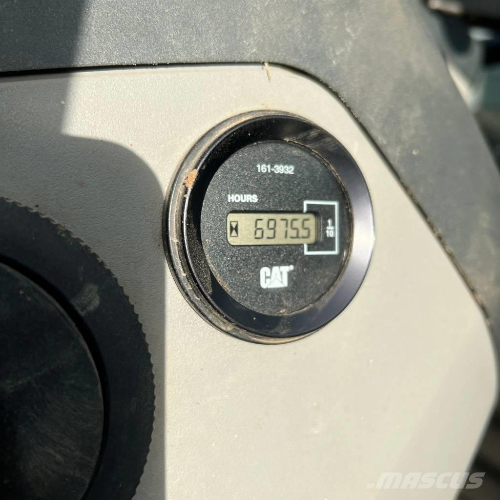 CAT 444 E Retrocargadoras