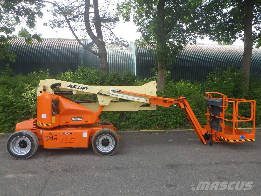 JLG M450AJ Plataforma de trabajo articulada