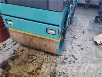 Bomag BW 100 AD-4 Rodillos de doble tambor
