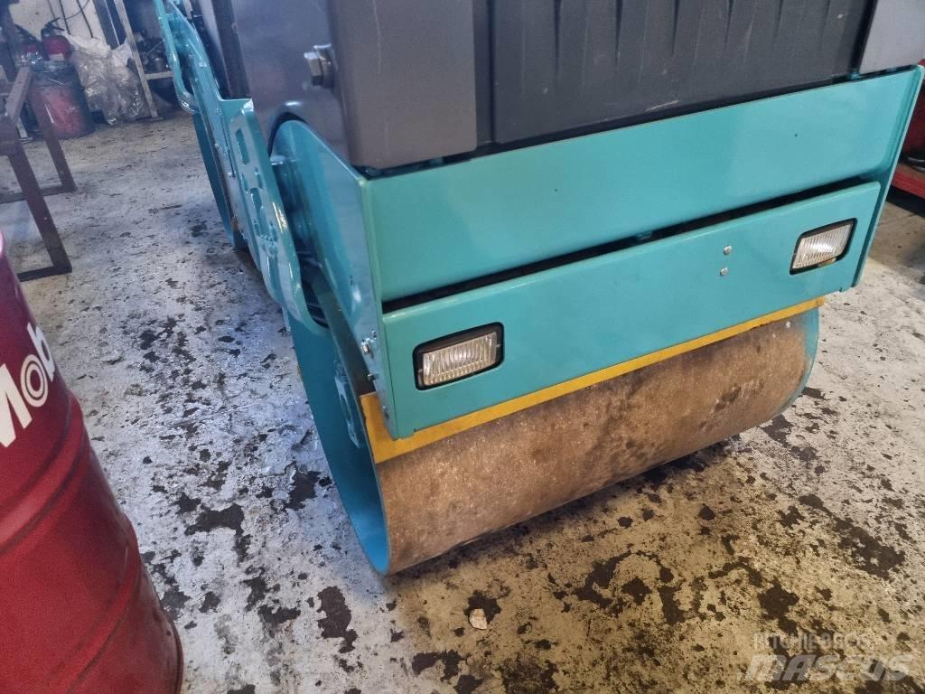 Bomag BW 100 AD-4 Rodillos de doble tambor