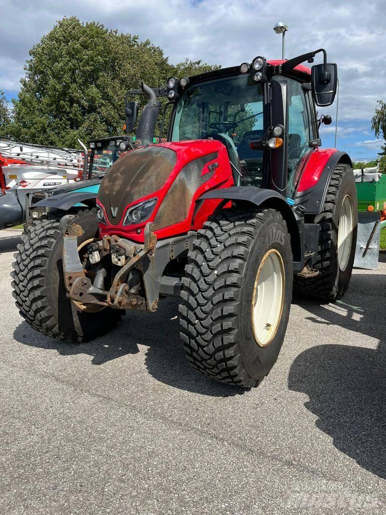 Valtra N154 Tractores