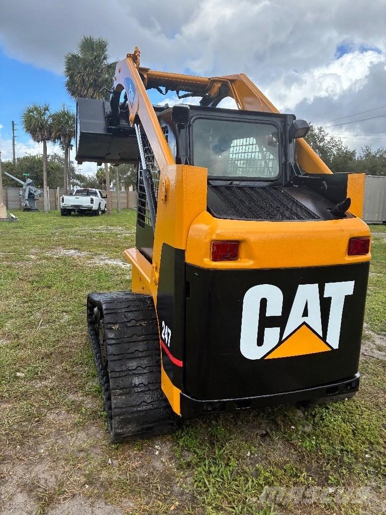 CAT 247 Minicargadoras