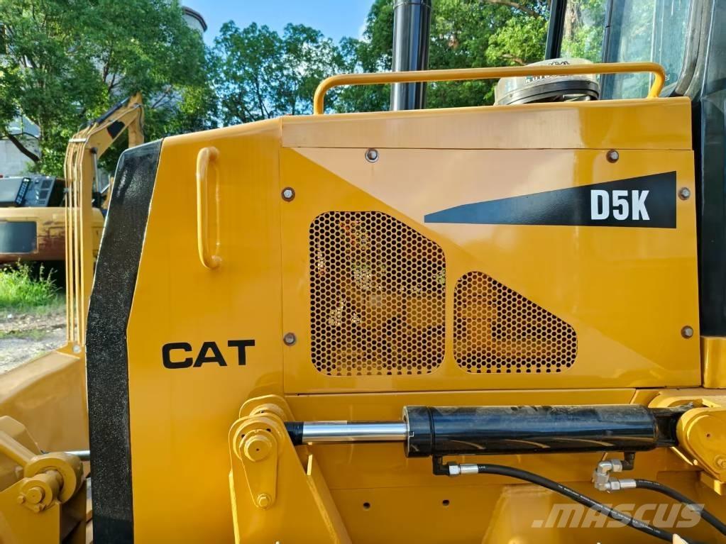 CAT D 5 K Buldozer sobre oruga