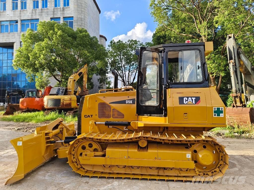 CAT D 5 K Buldozer sobre oruga