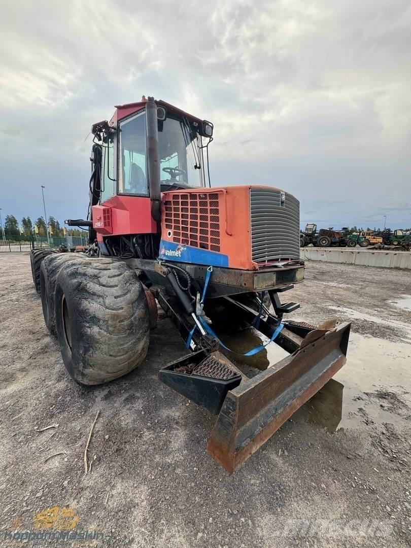 Valmet 890.2 Autocargadoras