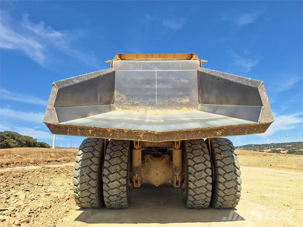 Komatsu HD 605-7E0 Dúmpers rígidos