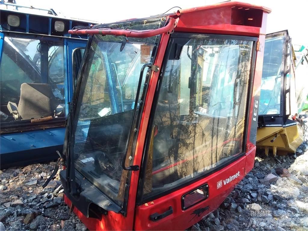 Valmet 931 Cabinas e interior