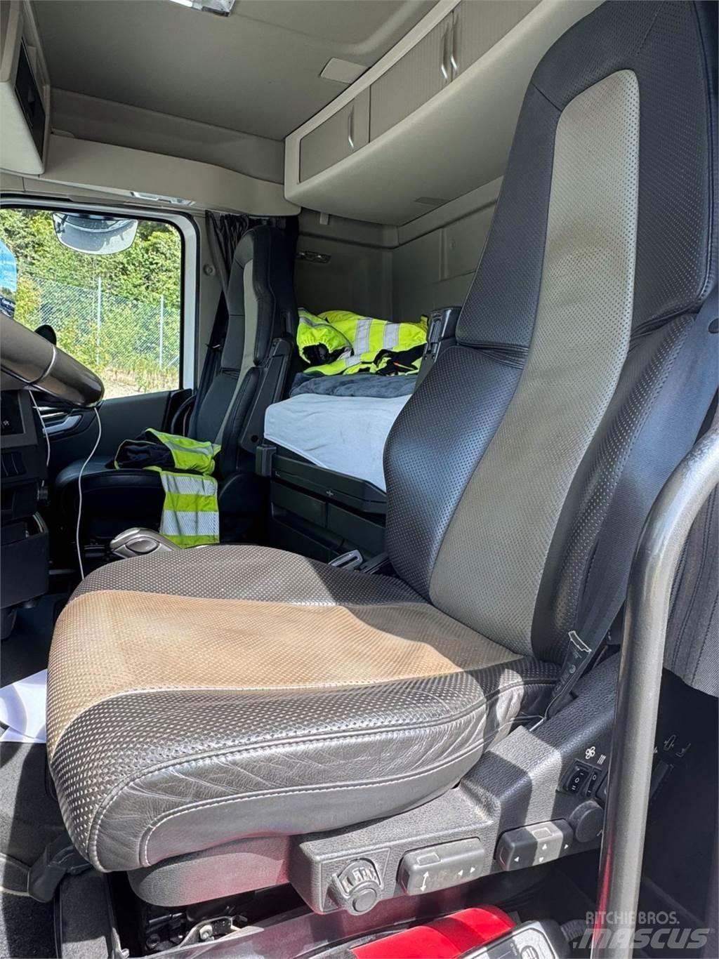 Volvo FH 540 8X4 Camiones polibrazo