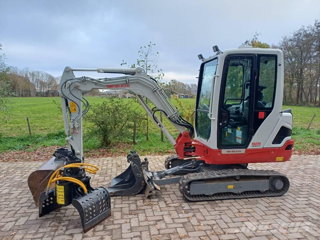 Takeuchi TB 225 Mini excavadoras < 7t